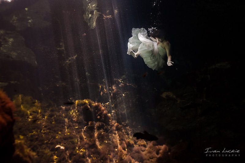 Underwater-Cenote-Trash-the-dress-photog
