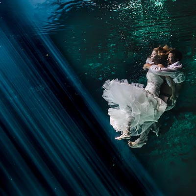 Underwater photography - cenote trash the dress - Playa del Carmen photographer